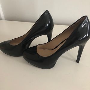 Gianni Bini Black Leather Pumps